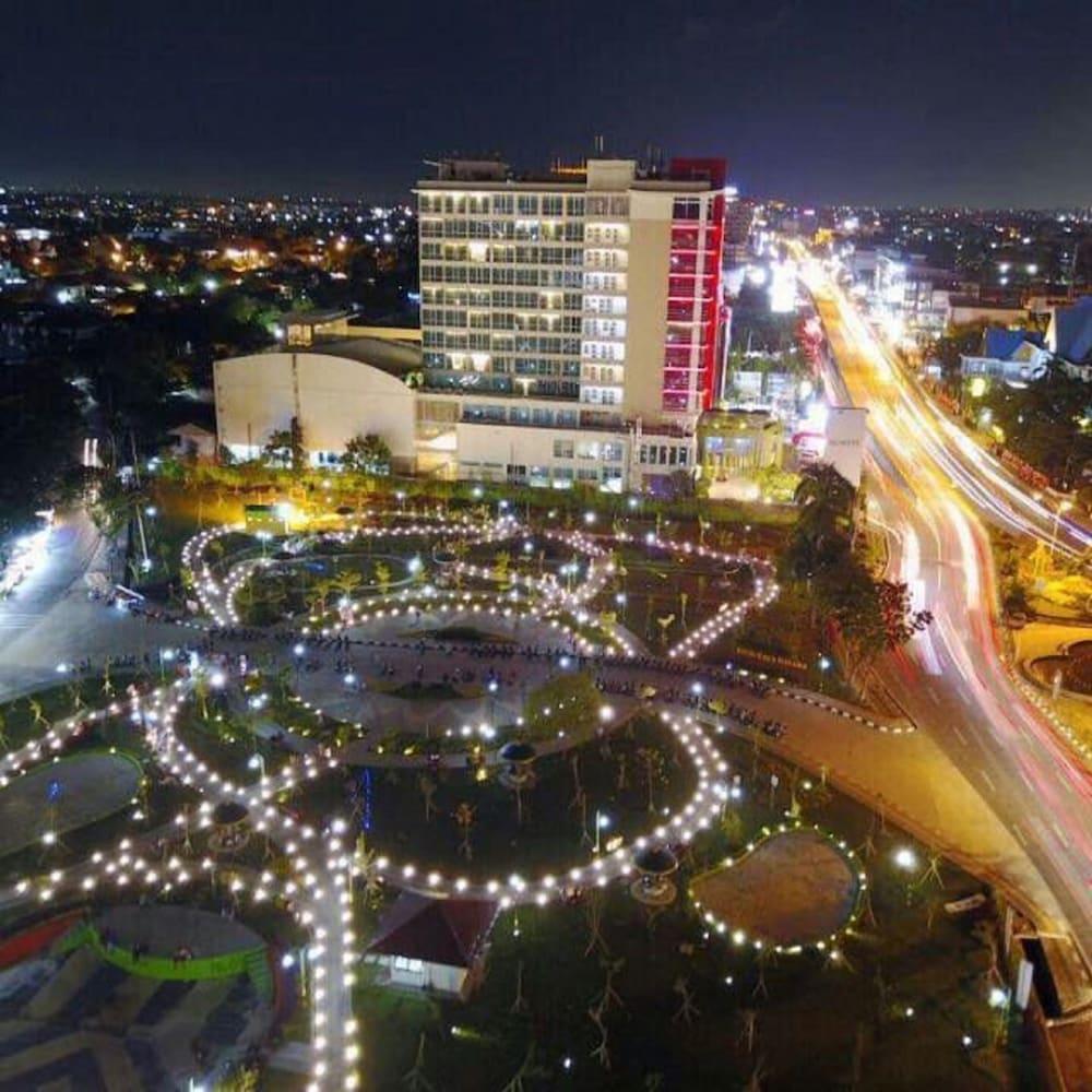 The Premiere Hotel Pekanbaru Zewnętrze zdjęcie