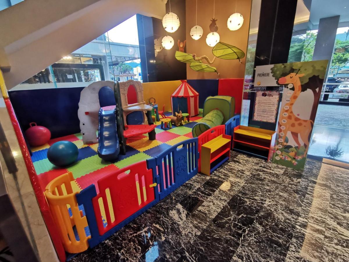 The Premiere Hotel Pekanbaru Zewnętrze zdjęcie