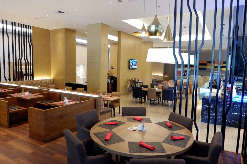 The Premiere Hotel Pekanbaru Zewnętrze zdjęcie