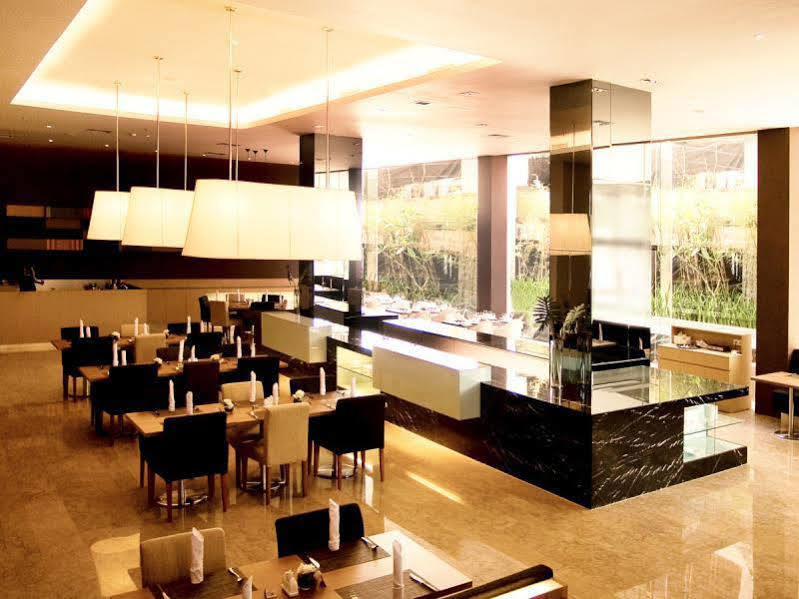 The Premiere Hotel Pekanbaru Zewnętrze zdjęcie