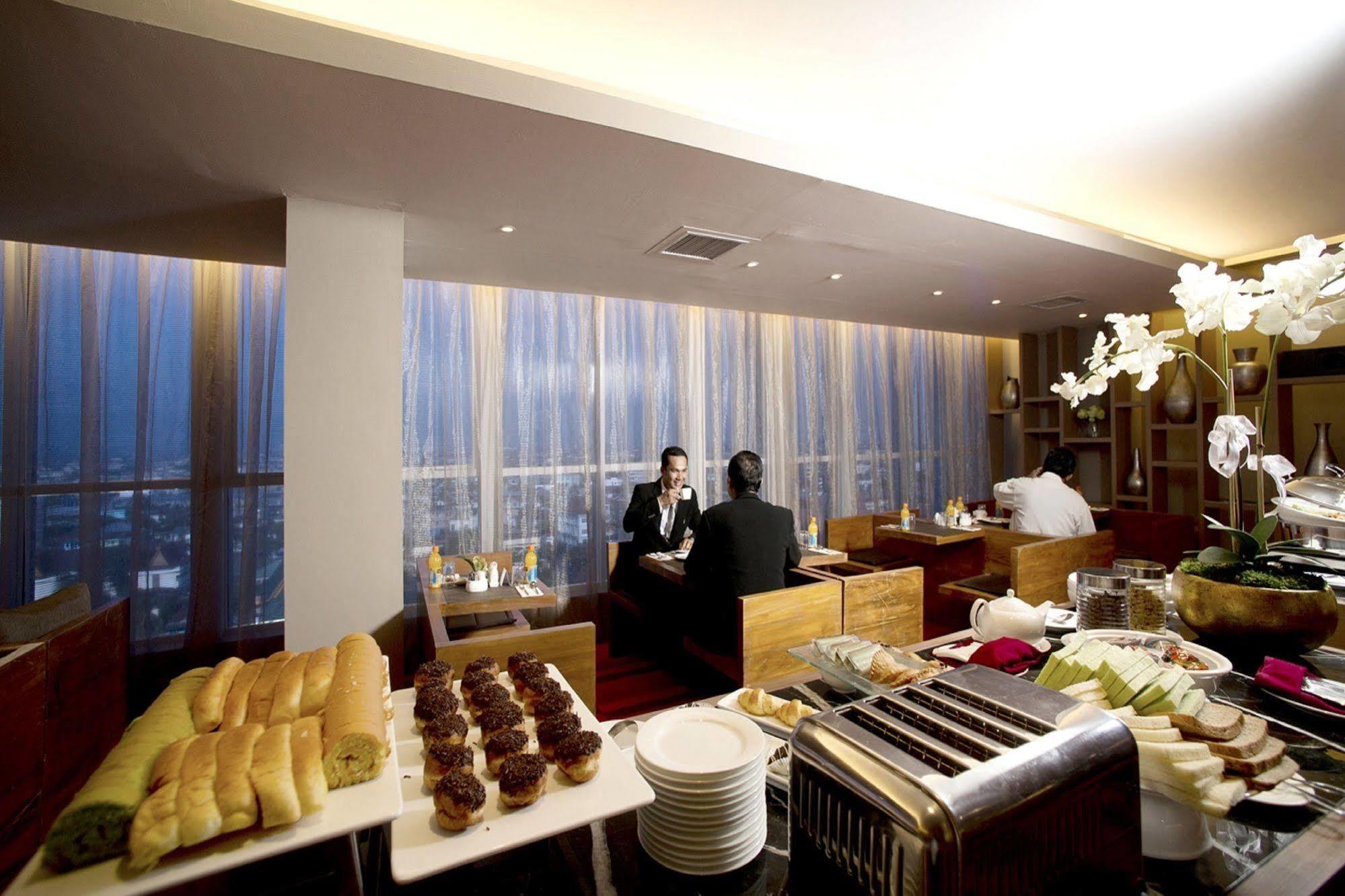 The Premiere Hotel Pekanbaru Zewnętrze zdjęcie