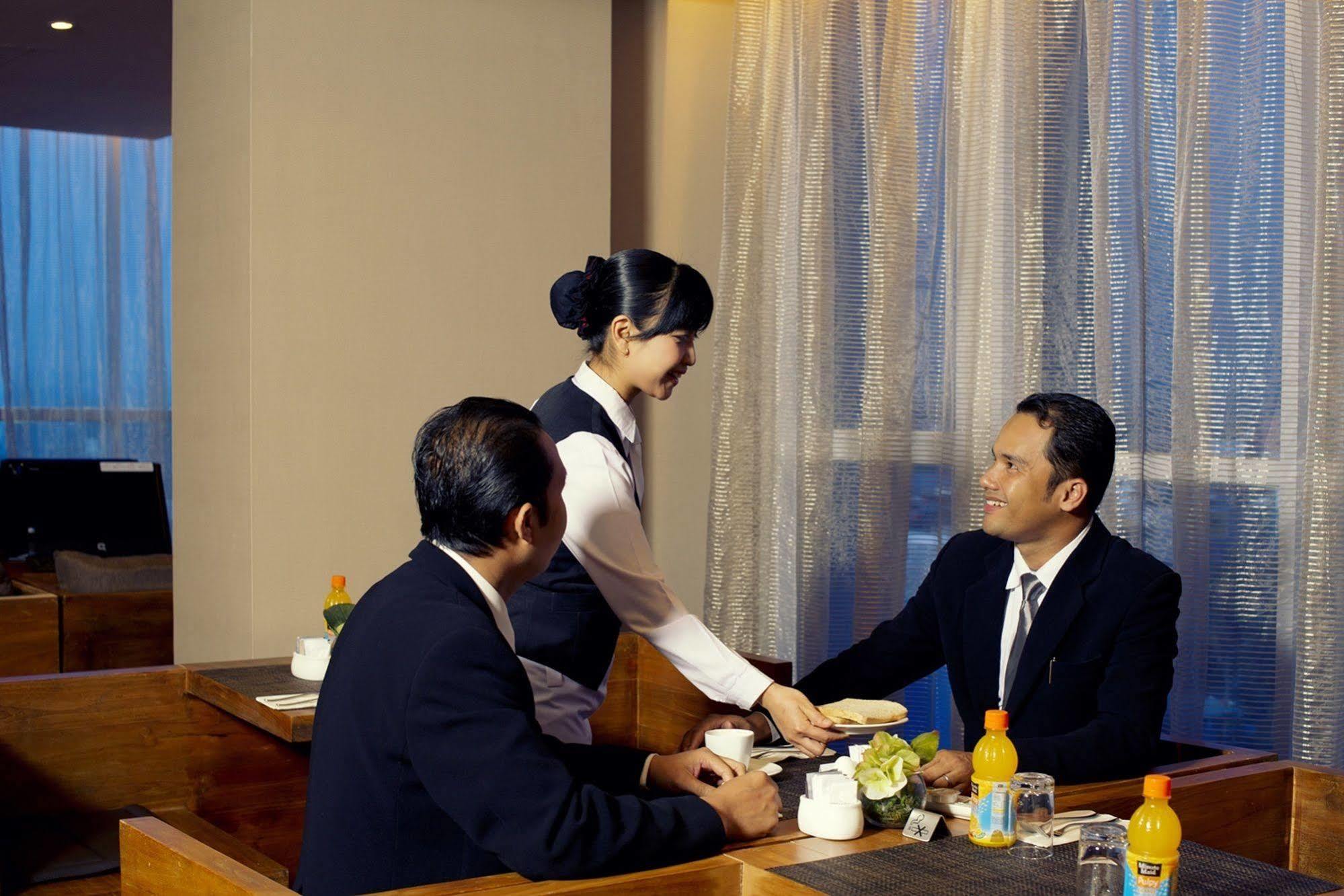 The Premiere Hotel Pekanbaru Zewnętrze zdjęcie